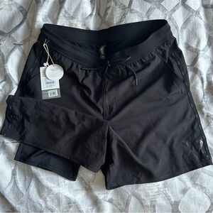 NWT New Vuori men’s Fullerton short, color Black. Size Medium